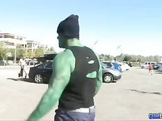 Шрек трахал молодую дурёху на улице и в салоне своей автомашины