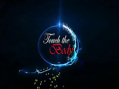 Опытная девушка натирает парня маслом и делает эротический массаж