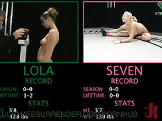 Проигравшая в лесбийской борьбе девушка будет жёстко оттрахана