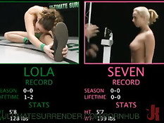 Проигравшая в лесбийской борьбе девушка будет жёстко оттрахана