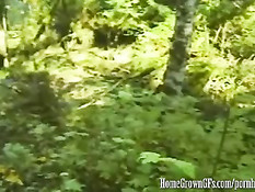 Эякуляция на сиськи молодой Эшли после романтической ебли в лесу