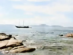 Моряки приплыли с девкой на необитаемый остров и занялись сексом