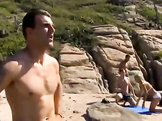 Моряки приплыли с девкой на необитаемый остров и занялись сексом