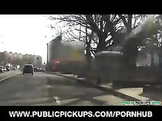 За проезд на попутной машине блондинка заплатила сладким минетом