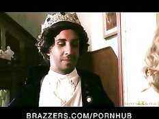 Четыре грудастые девушки по вызову обслуживают своего короля