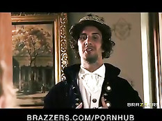 Четыре грудастые девушки по вызову обслуживают своего короля