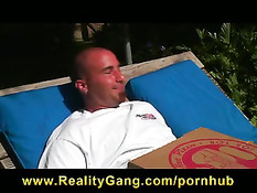 Парень принёс пиццу с членом грудастой девке в бикини Ванессе Ли