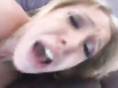 Развратная девка возбуждает себя руками и ждёт от парней сперму