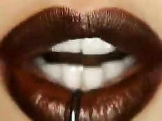 Сексуальная женщина Sara Jay ебётся с парнем залезшим в бассейн