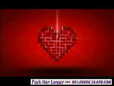 Мужчина встретил в уборной сексуальную шлюху и трахнул её в анус