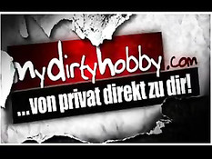 Отодрал зрелую блондинку и всунул руку в разработанное влагалище