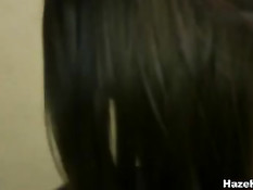 Сучки из колледжа раздевают и издеваются над новенькими девками