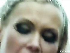 Знойные девки в чулках в сексе используют пальцы, язык и страпон