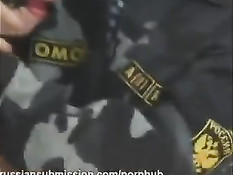 Брюнетку схватили на улице полицейские и жёстко отъебали в участке