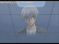 Брюнетка в маечке и трусиках мастурбировала на кровати в спальне