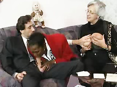 Похотливые немецкие тётки любят секс вечеринки с молодыми парнями