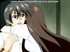 Парень прислонил девку к сеточному забору на крыше и трахнул раком