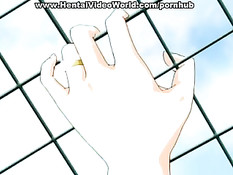 Парень прислонил девку к сеточному забору на крыше и трахнул раком