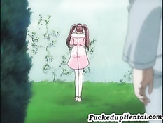 Узкое девичье влагалище оттрахано парнем на свежем воздухе в парке