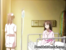 Парень в очках берёт вибратор и вставляет девушке во все её дырки