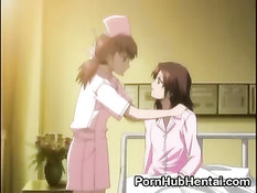 Парень в очках берёт вибратор и вставляет девушке во все её дырки