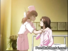 Парень в очках берёт вибратор и вставляет девушке во все её дырки