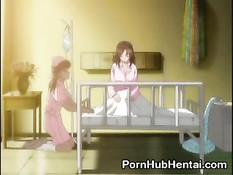 Парень в очках берёт вибратор и вставляет девушке во все её дырки