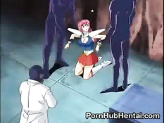 Симпатичная малышка с роскошной фигурой подрочила член сиськами