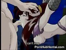 Аниме детка берёт в рот большой член, в то время как ей делают куни