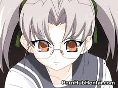 Связанной и подвешенной к потолку аниме малышке всунули вибратор