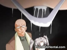 Связанной и подвешенной к потолку аниме малышке всунули вибратор