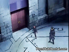 Малышка привела солдата к кровати и раздевшись раздвинула ноги