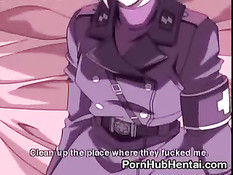 Малышка привела солдата к кровати и раздевшись раздвинула ноги