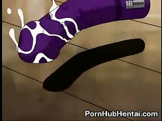 Девке подарили вибратор, который она сразу засунула во влагалище