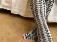 Девчоночка в коротенькой юбочке очень любит отсасывать у парней