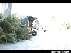 Светловолосая сексуальная девушка отсосала длинный член лысому