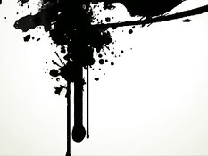 Сумасшедшая девка гуляет голышом по улицам и посещает магазины