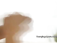 Красивый секс с юной подругой на свежем воздухе в райском уголке