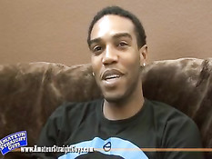 Белый парень пришёл в гости к чёрному бойфренду и подрочил член