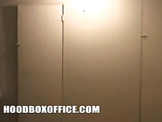 Белый студент кайфует от горячего минета от двух чёрных девушек