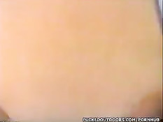 Дама сильно возбудилась в лесу и захотела секса на свежем воздухе