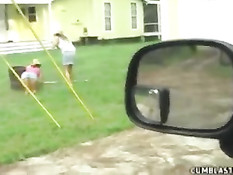 Незнакомец на машине увидев двух девушек дал им пососать член