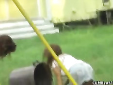 Незнакомец на машине увидев двух девушек дал им пососать член