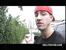 Великолепная Kelly Divine отдала свою бритую киску большому члену