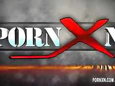 Возбуждённая лесбиянка описалась во время вагинального фистинга