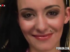 Возбуждённая лесбиянка описалась во время вагинального фистинга