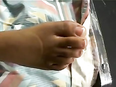 Медсестра вылизала грудастой мулатке её розовую киску и пальцы ног