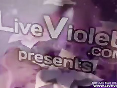 Брюнеточка Missy крупным планом показывает, как она делает минет