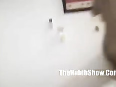 Доминиканская девка подрочила мужику и вылизала сперму язычком