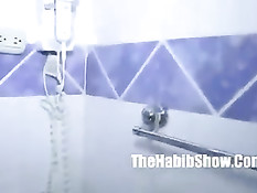 Доминиканская девка подрочила мужику и вылизала сперму язычком